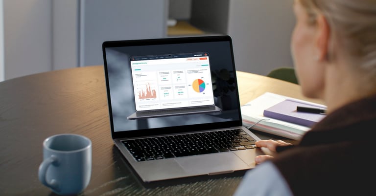 Übersichtsbild an Laptop HubSpot Marketing Hub Mockup